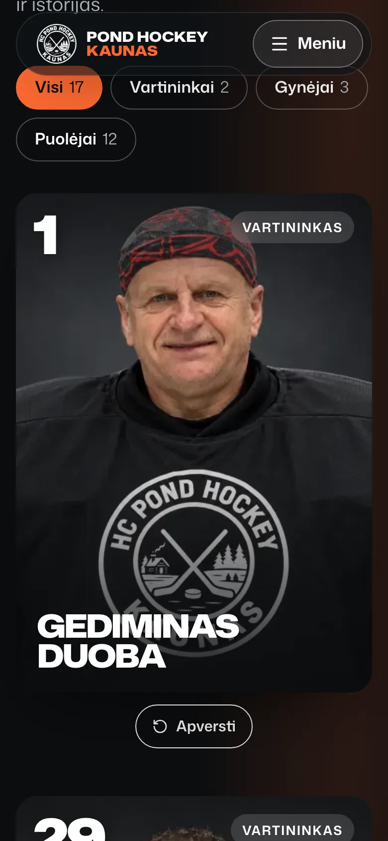 Team page on a phone: position filters (all 17, goalies 2, defence 3, forwards 12) above a goalie’s card with photo, number 1 and a "Apversti" (flip) button.